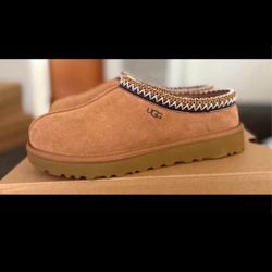 2 Pairs of UGGS $150 Men’s Sz 9 And Women’s Sz 7…BASICALLY BUY ONE GET ONE FREE!!!