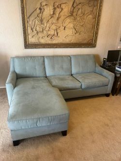 ROOMS TO GO SLEEPER SOFA WITH CHAISE – QUEEN MATTRESS
