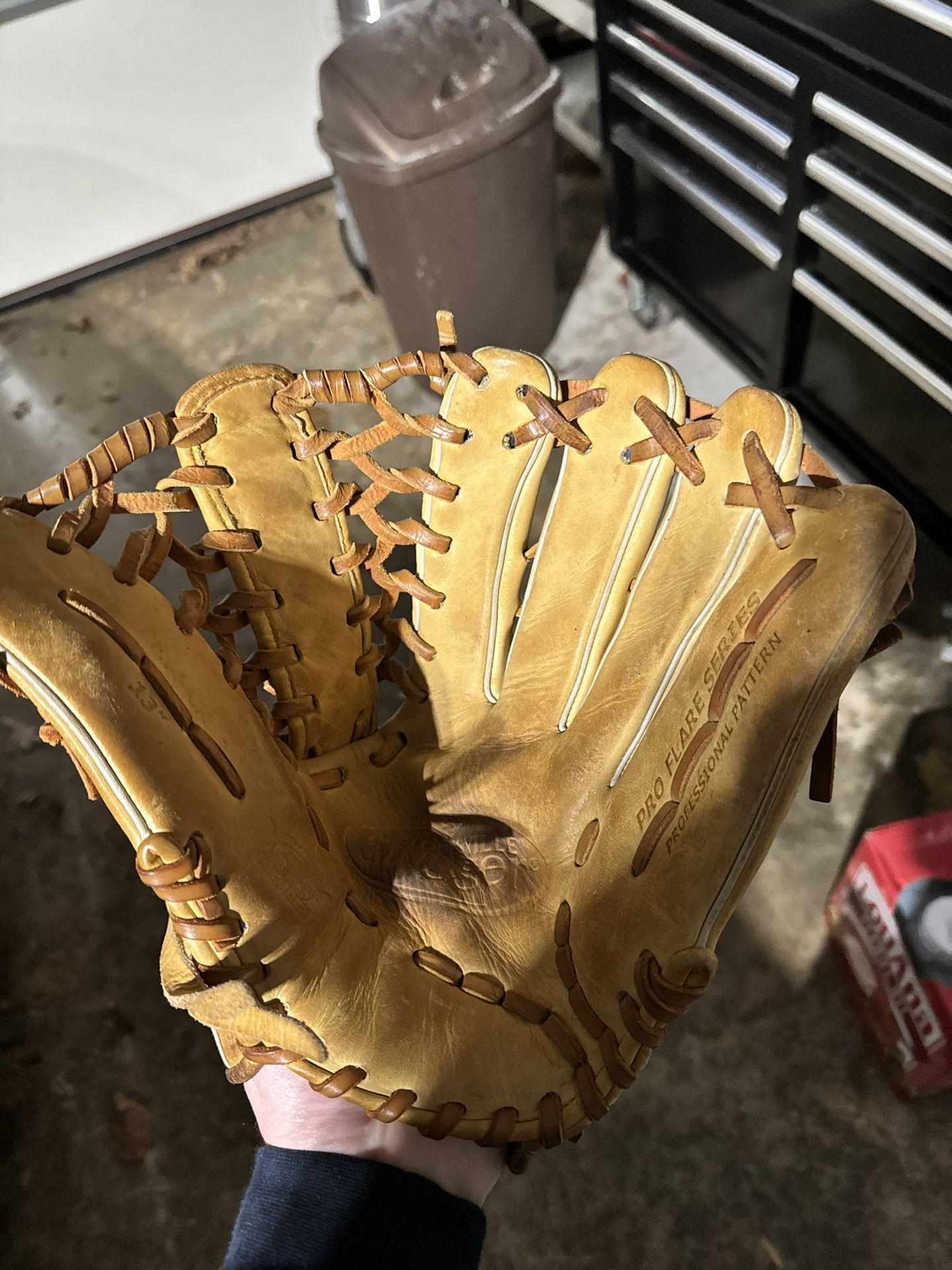 Louisville Slugger Trapeze Outfielder Glove 