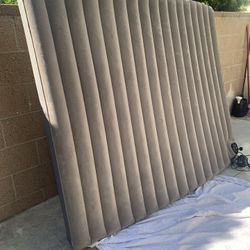 Queen Size Air Mattress With Pump. Inflates And Deflates In Few Minutes. Reduced 