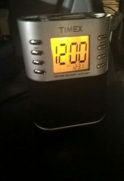 Alarm clock/Nature sounds/AM/FM
