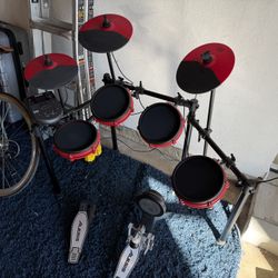 Alesis Nitro Mesh 8-Piece Electronic Drum Set