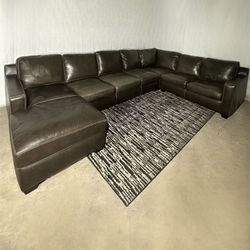 FREE DELIVERY (Broyhill Pullout Sectional)