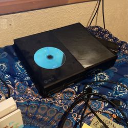Xbox One 1 With Controller And Games