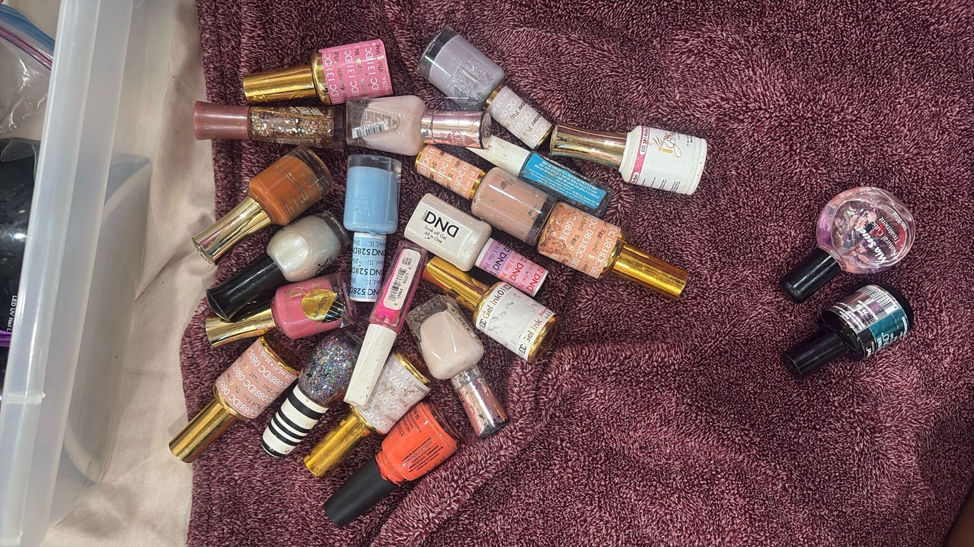 22 Nail Polishes