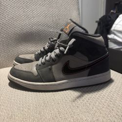 Air Jordan 1 Mid SE