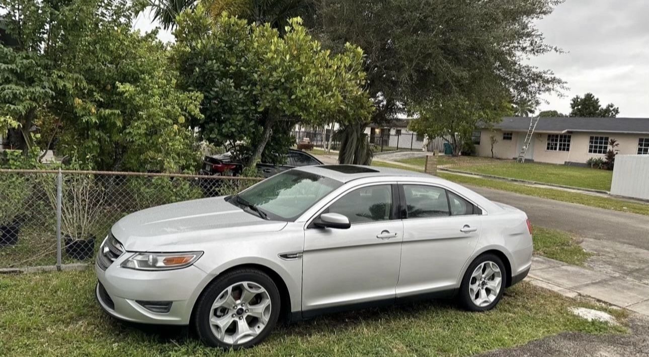 Ford Taurus 