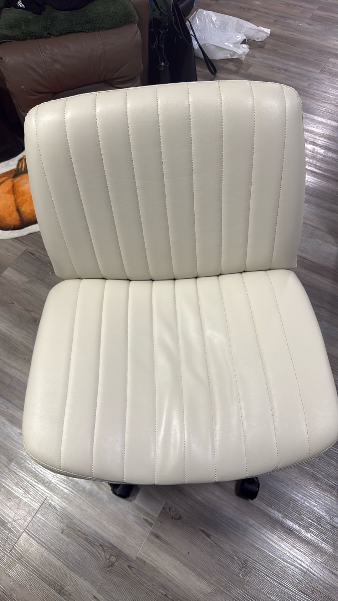 Wide Office Chair (cream)