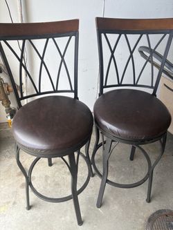 2 bar stools