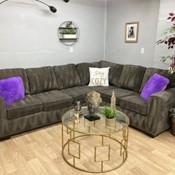 🛋️ Free Delivery Available 2 Pieces Sectional With Matching Ottoman