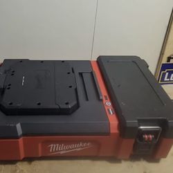 Milwaukee M12 PAckout floodlight (tool Only )