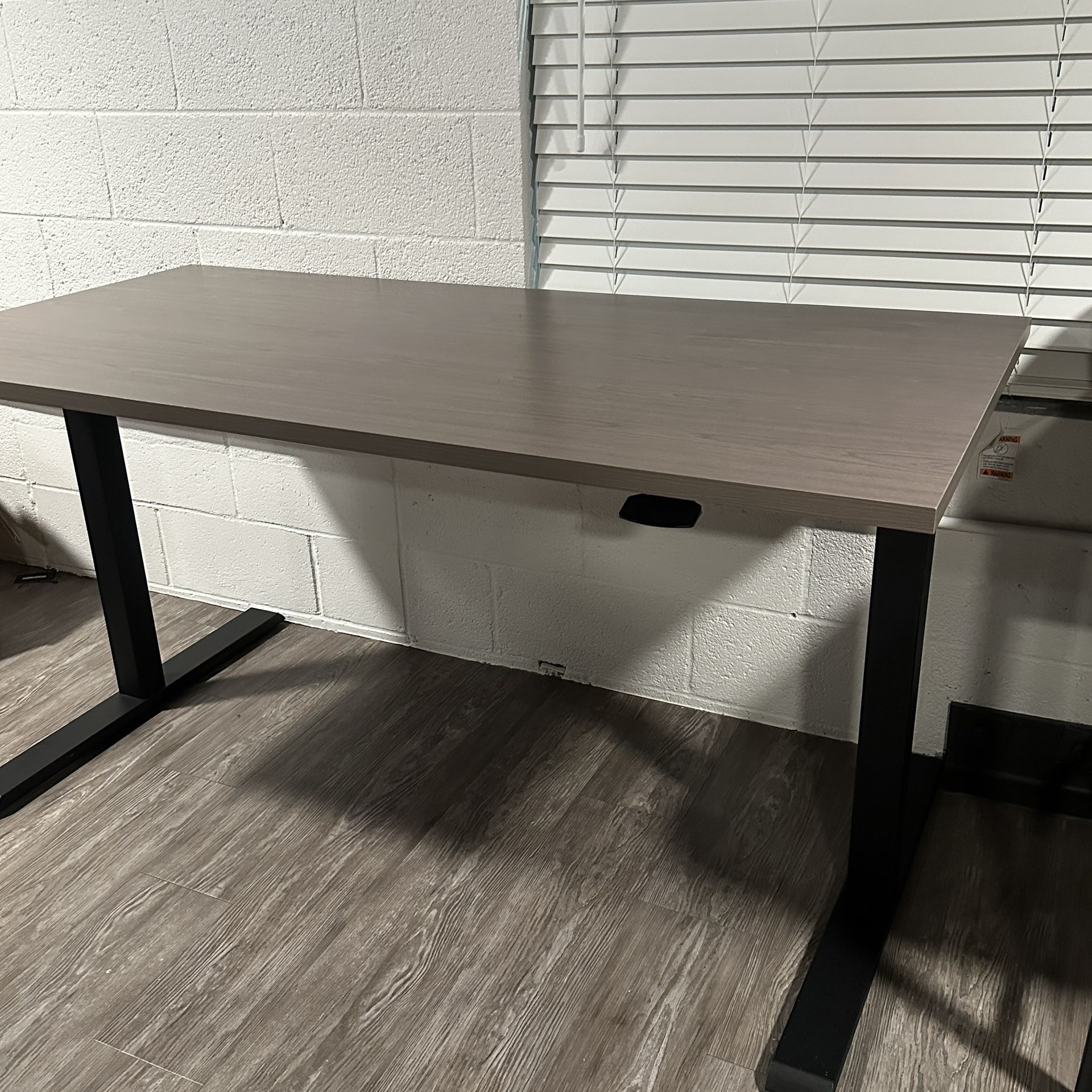 Realspace 60in x 30in Stand Up Desk (adjustable)