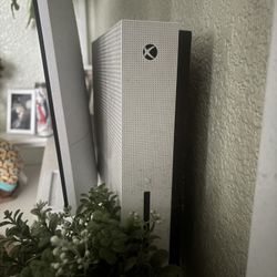 Xbox One S & Controller (Moderately Used) PERFECT CONDITION