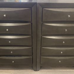 King Size Storage Bed & (2) Chest of Drawers 