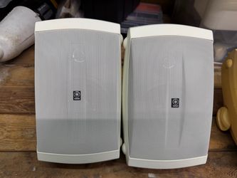 Yamaha outdoor speakers and amp