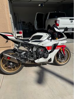 2022 Yamaha R1