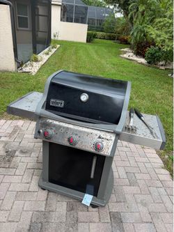 Weber gas grill with tank & cover