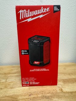 Milwaukee M12 Radio + Charger