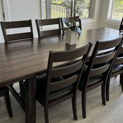 8 Chair Dinning Table