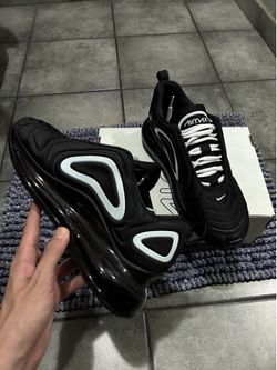 Airmax 720 (SIZE 9'5)($100)