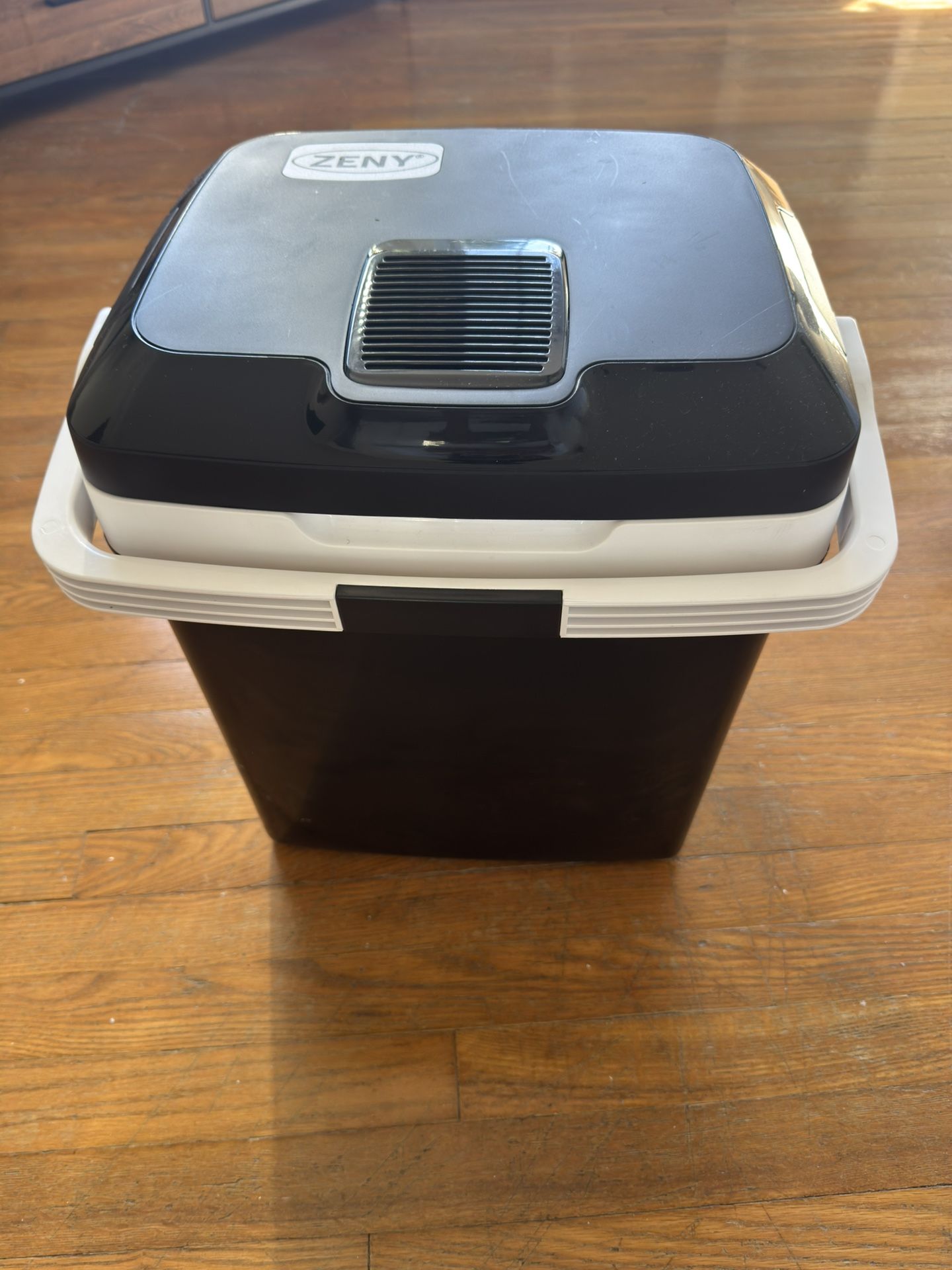 Zeny Electric Cooler And Warmer For Car 