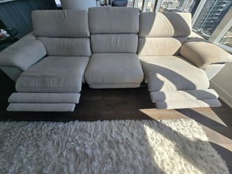 Great sofa with reclining seats!