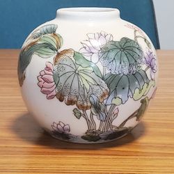 TOYO~Small Porcelain Ginger Jar~Lavender/Orange Florals & Greenery~4”H X 4”W~