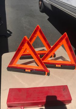 Trucker emergency triangles