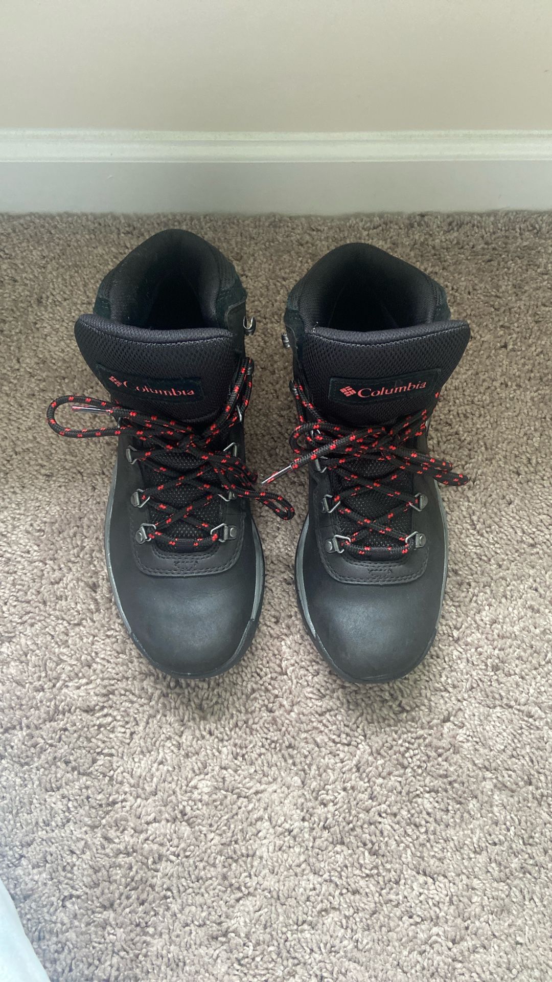 COLUMBIA HIKING BOOTS