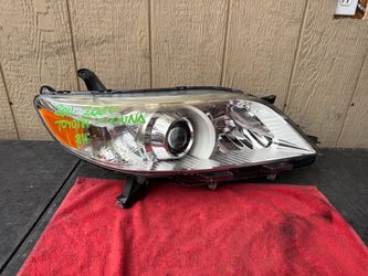 2011 2012 2013 2014 2015 2016 2017 2018 2019 2020 TOYOTA SIENNA RIGHT SIDE HEADLIGHT OEM USED