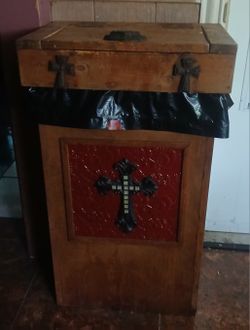 Wooden Trash bin With Lid