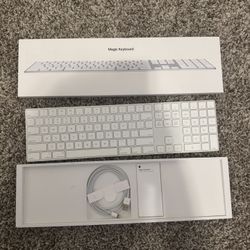 Apple Magic Keyboard & Magic Trackpad
