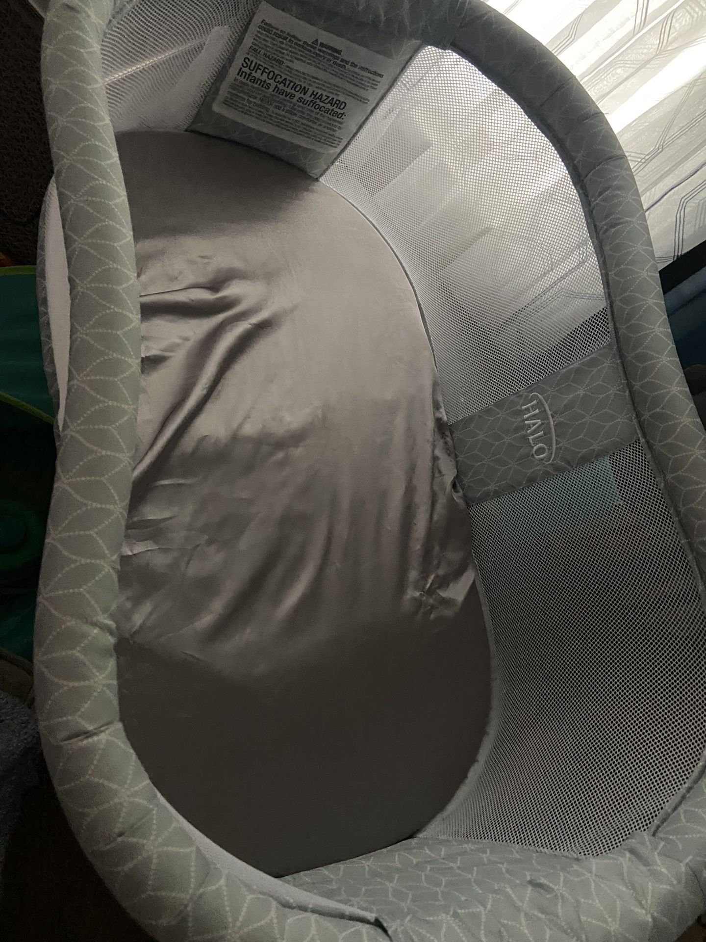 Halo Swivel Bassinet