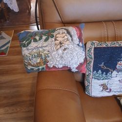 4 Christmas Pillows