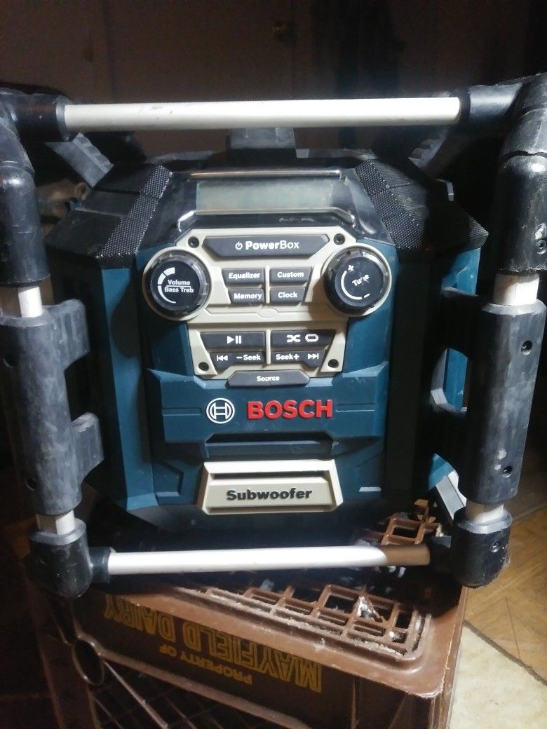 Bosch PB360C-C Power Boss Jobsite Am/fm Radio/Charger/Digital Media Stereo with Bluetooth