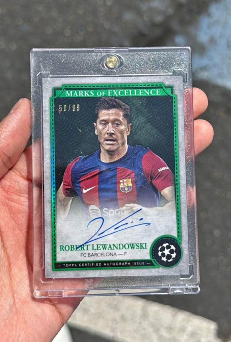 Robert Lewandowski Green /99 On Card Auto Marks of Excellence 2023-24 Barcelona