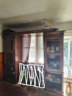 Entertainment center