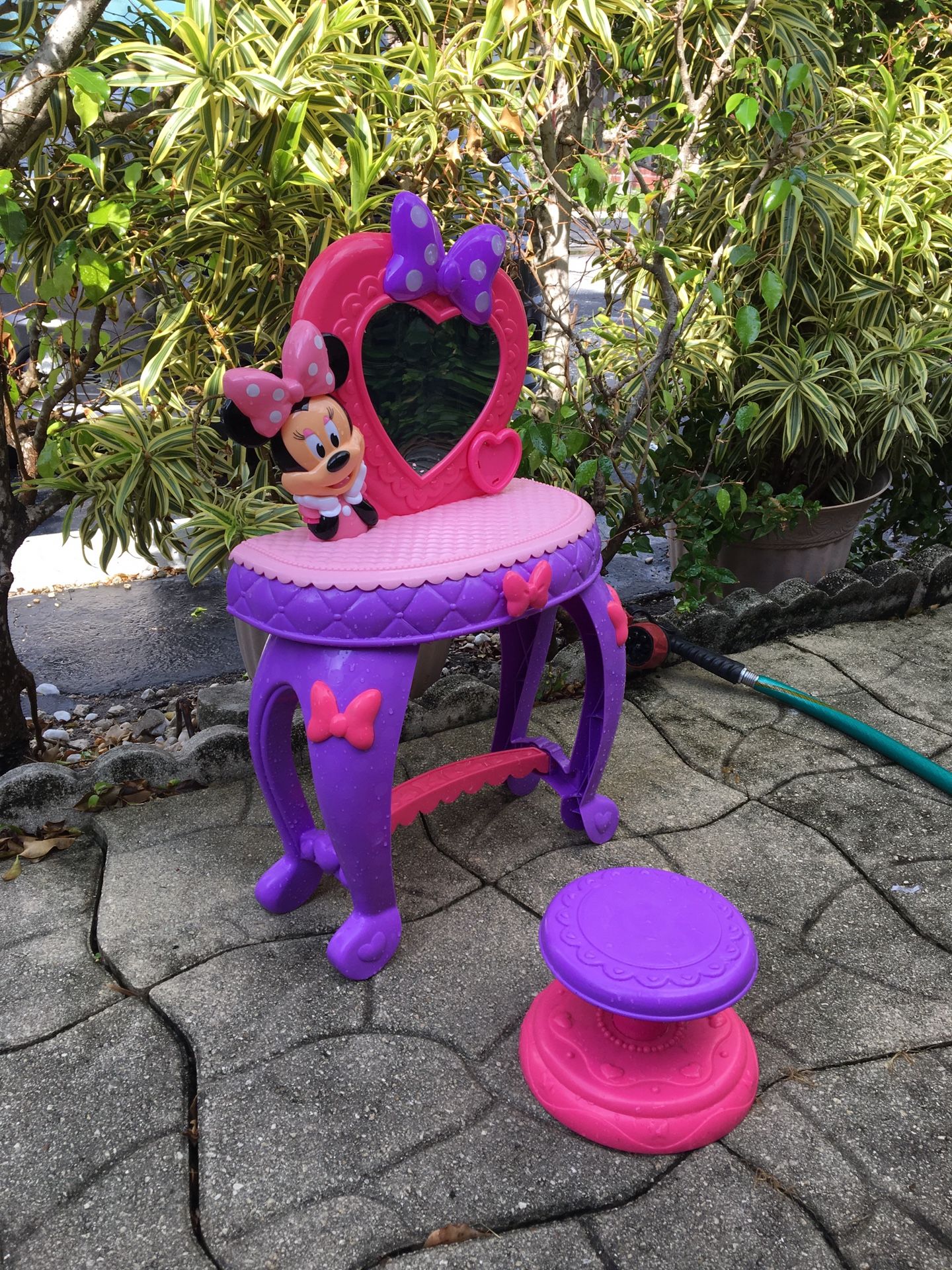 Disney's Minnie Mouse Minnie Bowdazzling Vanity!