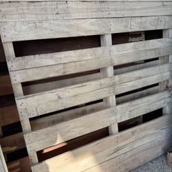 $1 Wood Pallets