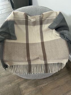 Beautiful ‘poncho’ style cape