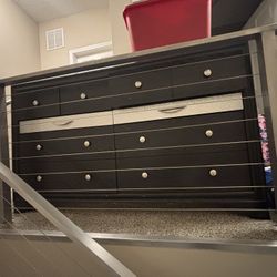 Dresser & 2 Nightstands - Best Offer