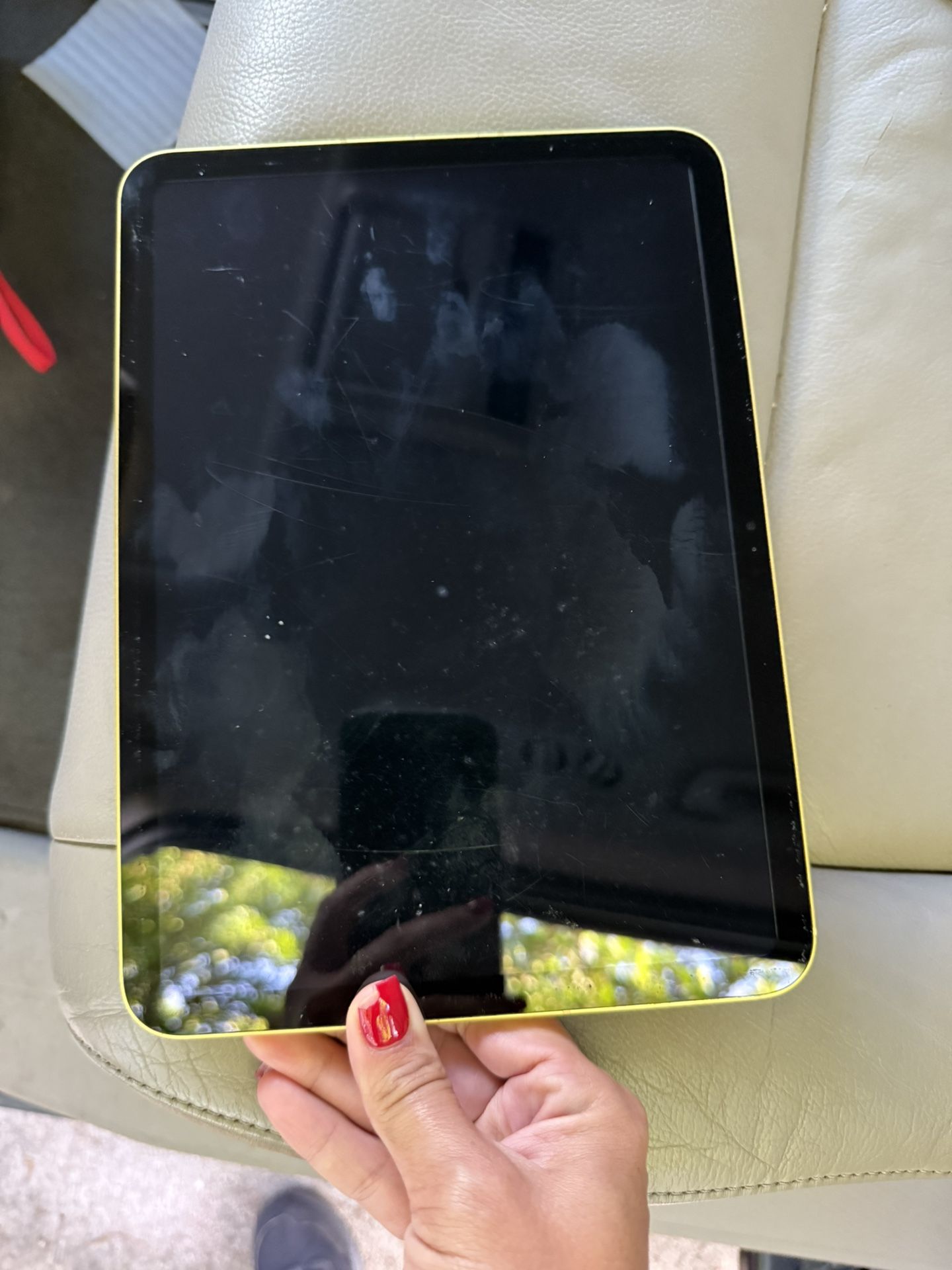 iPad 10 Broken Read The Description