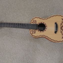 Coco x Cordoba Disney Mini Classical Guitar Spruce Mahogany With Soft Case And Stand 