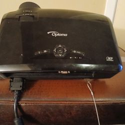 Optoma HD131xe Projector & Elite 102" Motorized Screen