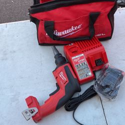 Milwakee Screw Gun