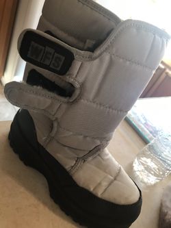Snow boots