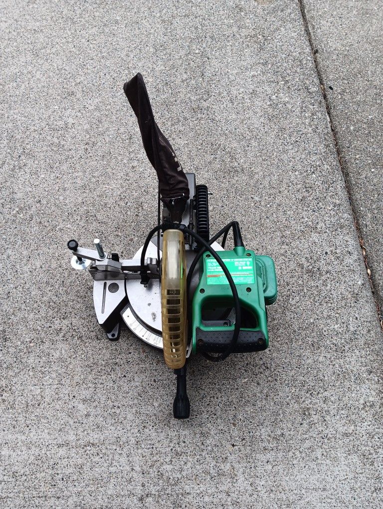 Hitachi Compound Miter Saw