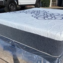 Full Bamboo Hybrid Cool Gel Memory Foam Mattress!!