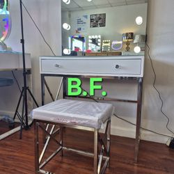 💝 Eliza Vanity Set with Lighting & Stool White and Chrome, Brand New.