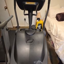 OCTANE FITNESS Q35 elliptical 